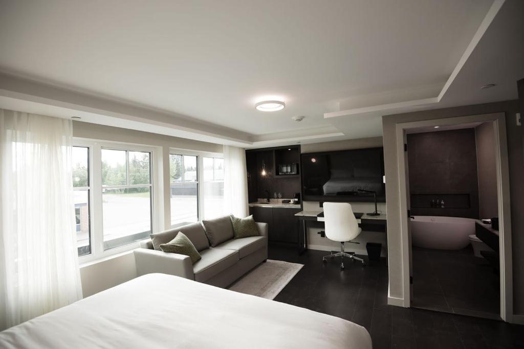 The Reid Hotel Vanderhoof Exteriör bild
